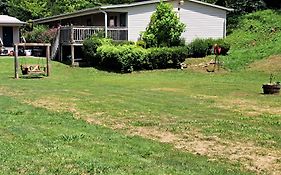 Blue Sky Inn- Complimentary Happy Hour Th-Sun, Veteran Owned, Full Breakfast, Best Green Space, 1 Mile From Blue Ridge, Fire Pit